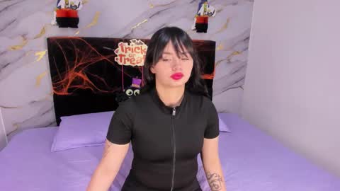 Snapshot of emmma_moon chatting on 31, 10, 2025 Emma online show from 31, 10, 2025