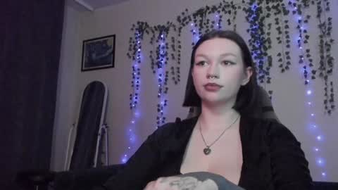 Snapshot of emmy_m00n chatting on 2, 12, 2024 Emily Johny online show from 2, 12, 2024