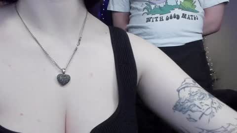 Snapshot of emmy_m00n chatting on 19, 12, 2024 Emily Johny online show from 19, 12, 2024