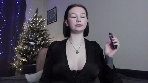 Snapshot of emmy_m00n chatting on 30, 12, 2024 Emily Johny online show from 30, 12, 2024