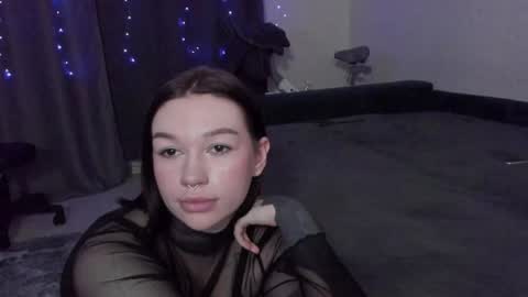 Snapshot of emmy_m00n chatting on 4, 1, 2025 Emily Johny online show from 4, 1, 2025