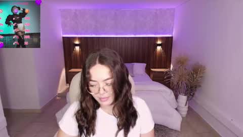 Emmy Walker online show from 12, 3, 2025