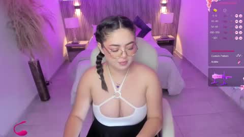 Emmy Walker online show from 17, 9, 2025