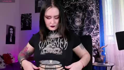 Emmy Bright     50  online show from 23, 3, 2026