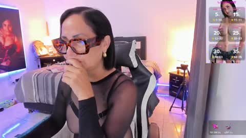 Snapshot of emperatrizmilf chatting on 23, 11, 2025 Emperatriz online show from 23, 11, 2025