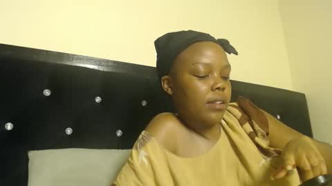 Snapshot of empressvee25 chatting on 22, 12, 2025 empress online show from 22, 12, 2025