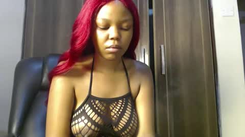 Snapshot of empressvee25 chatting on 11, 1, 2026 empress online show from 11, 1, 2026