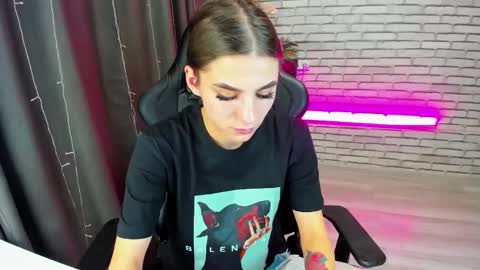 emy__angel online show from 1, 2, 2025