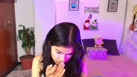 emycarver09 online show from 5, 12, 2025