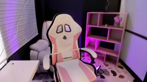 Emy Silver online show from 4, 12, 2024