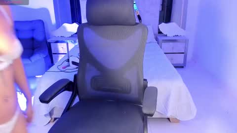 Emy Silver online show from 9, 2, 2025