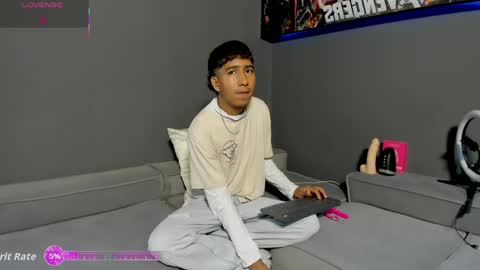 Snapshot of ender_h0tt chatting on 12, 5, 2026 Ender online show from 12, 5, 2026