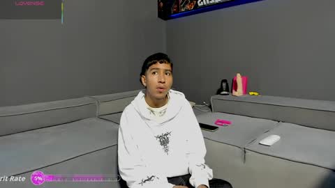 Snapshot of ender_h0tt chatting on 30, 5, 2026 Ender online show from 30, 5, 2026