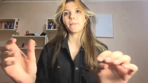 Snapshot of enedinahevia chatting on 11, 4, 2026 Margot online show from 11, 4, 2026