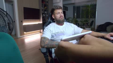 Erik online show from 19, 1, 2025