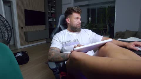 Erik online show from 26, 1, 2025