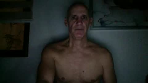 Snapshot of enriquelopez007073 chatting on 15, 12, 2025 The Man 007 online show from 15, 12, 2025