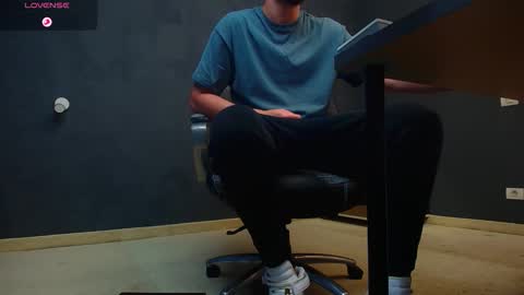 Snapshot of enzorace chatting on 15, 10, 2025 EnzoRace online show from 15, 10, 2025