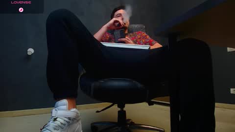 Snapshot of enzorace chatting on 23, 10, 2025 EnzoRace online show from 23, 10, 2025