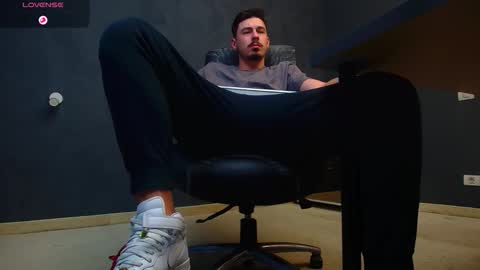 Snapshot of enzorace chatting on 25, 10, 2025 EnzoRace online show from 25, 10, 2025