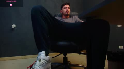 Snapshot of enzorace chatting on 30, 10, 2025 EnzoRace online show from 30, 10, 2025