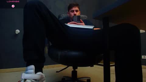 Snapshot of enzorace chatting on 7, 11, 2025 EnzoRace online show from 7, 11, 2025