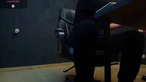 Snapshot of enzorace chatting on 12, 11, 2025 EnzoRace online show from 12, 11, 2025