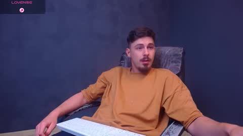 Snapshot of enzorace chatting on 14, 12, 2025 EnzoRace online show from 14, 12, 2025