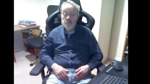 Snapshot of erasmus_d chatting on 2, 3, 2025 erasmus_d online show from 2, 3, 2025