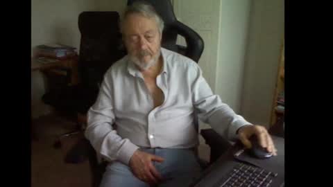 Snapshot of erasmus_d chatting on 14, 10, 2025 erasmus_d online show from 14, 10, 2025