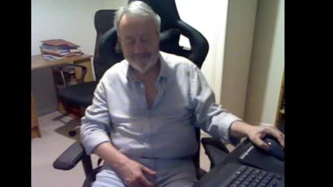 Snapshot of erasmus_d chatting on 31, 10, 2025 erasmus_d online show from 31, 10, 2025