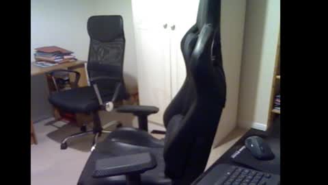 Snapshot of erasmus_d chatting on 4, 11, 2025 erasmus_d online show from 4, 11, 2025