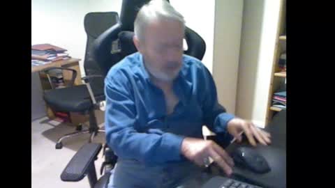 Snapshot of erasmus_d chatting on 9, 11, 2025 erasmus_d online show from 9, 11, 2025