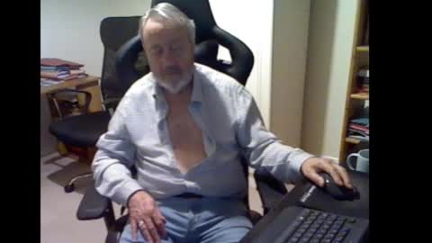 Snapshot of erasmus_d chatting on 13, 11, 2025 erasmus_d online show from 13, 11, 2025