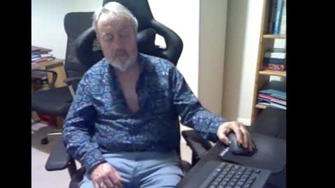 Snapshot of erasmus_d chatting on 15, 11, 2025 erasmus_d online show from 15, 11, 2025