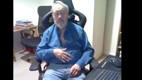 Snapshot of erasmus_d chatting on 18, 11, 2025 erasmus_d online show from 18, 11, 2025