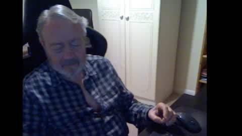 Snapshot of erasmus_d chatting on 27, 11, 2025 erasmus_d online show from 27, 11, 2025