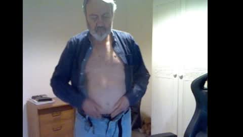 Snapshot of erasmus_d chatting on 2, 2, 2026 erasmus_d online show from 2, 2, 2026