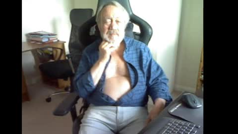 Snapshot of erasmus_d chatting on 18, 5, 2026 erasmus_d online show from 18, 5, 2026