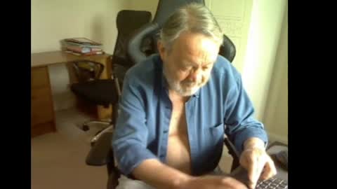 Snapshot of erasmus_d chatting on 1, 6, 2026 erasmus_d online show from 1, 6, 2026