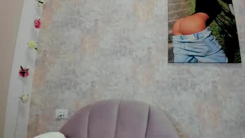 Erikabeee online show from 17, 12, 2025