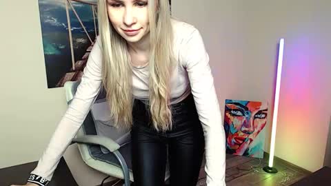 Snapshot of erikagavin chatting on 26, 11, 2025 Erika online show from 26, 11, 2025