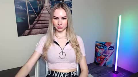 Snapshot of erikagavin chatting on 28, 11, 2025 Erika online show from 28, 11, 2025