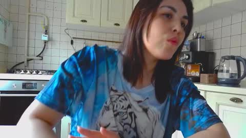 ErikaGloss online show from 17, 11, 2025