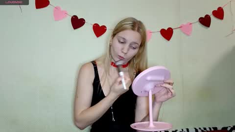 Snapshot of erlinefisk chatting on 23, 11, 2025 Amelie online show from 23, 11, 2025