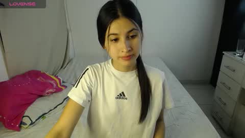 Snapshot of erosgirls_ chatting on 30, 9, 2025 erosgirls_ online show from 30, 9, 2025
