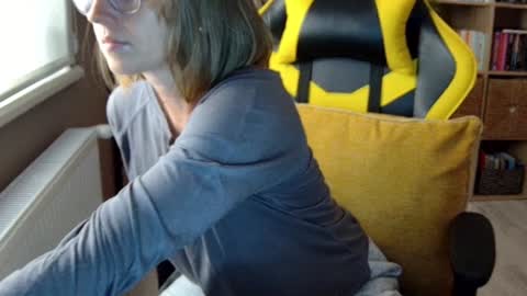 Snapshot of erotic_vibe chatting on 2, 2, 2025 Melissa online show from 2, 2, 2025