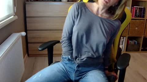 Snapshot of erotic_vibe chatting on 3, 2, 2025 Melissa online show from 3, 2, 2025