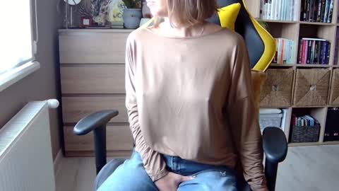 Snapshot of erotic_vibe chatting on 5, 2, 2025 Melissa online show from 5, 2, 2025