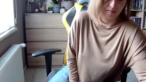 Snapshot of erotic_vibe chatting on 9, 2, 2025 Melissa online show from 9, 2, 2025